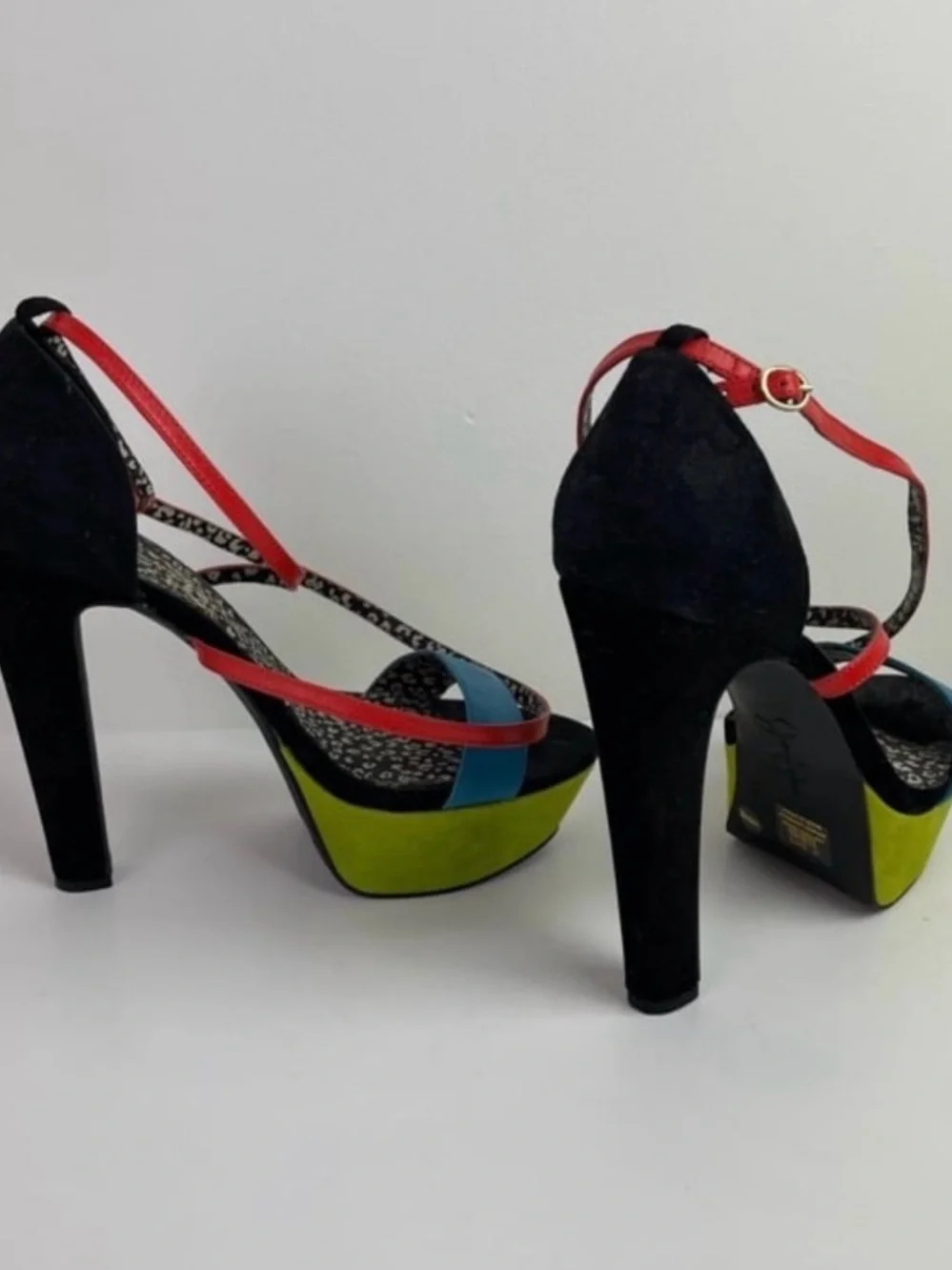 Jessica Simpson gently used